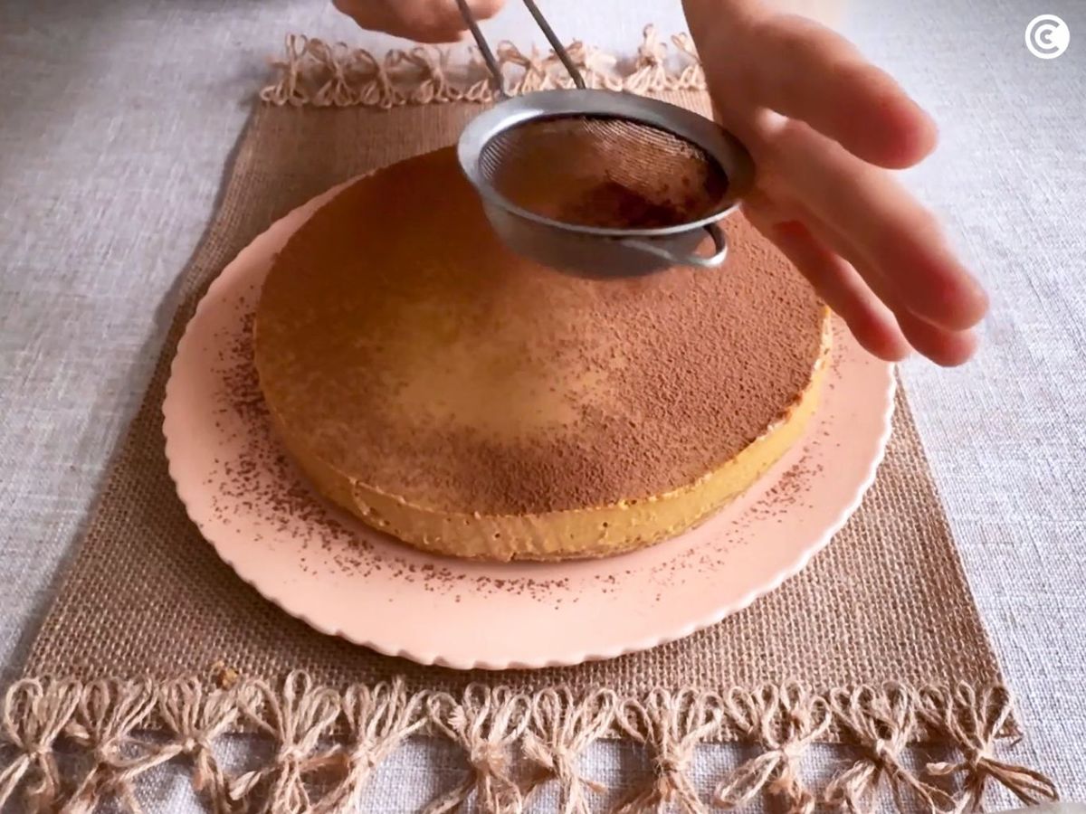 Decorar la tarta de dulce de leche con chocolate