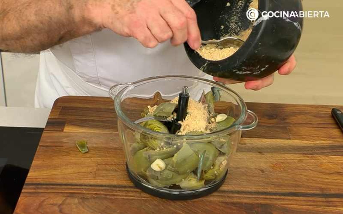 Agrega los anacardos triturados