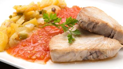 5416 1 Bonito con tomate y patatas (801) xl