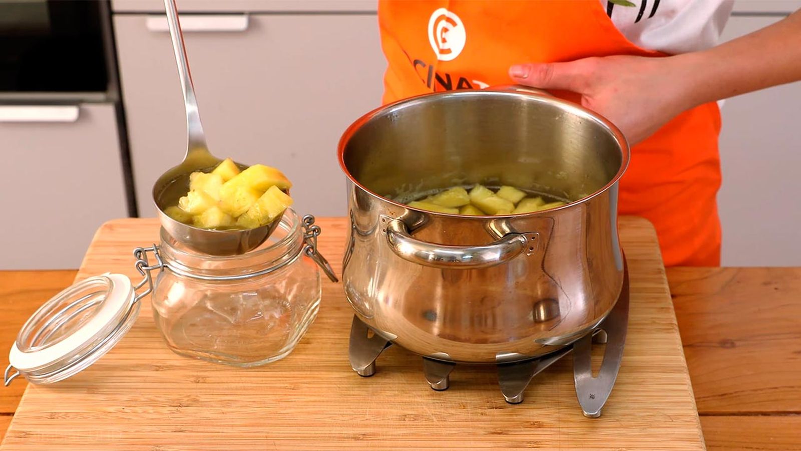Como hacer piña en almíbar   paso 4