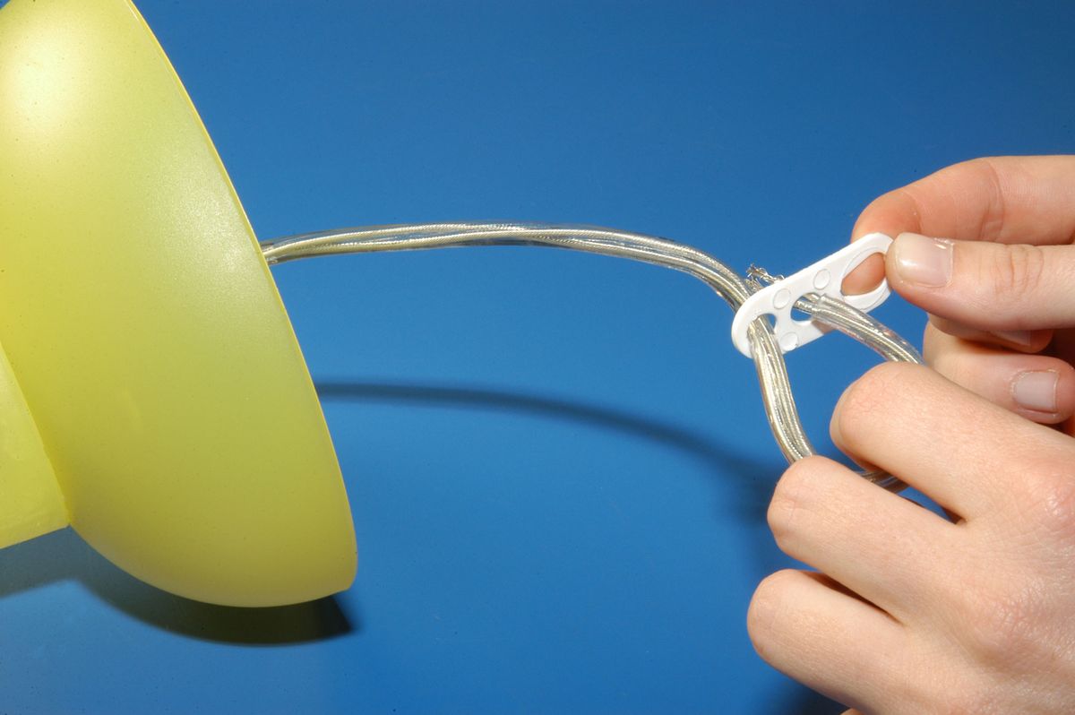 Lámpara de plástico paso 10