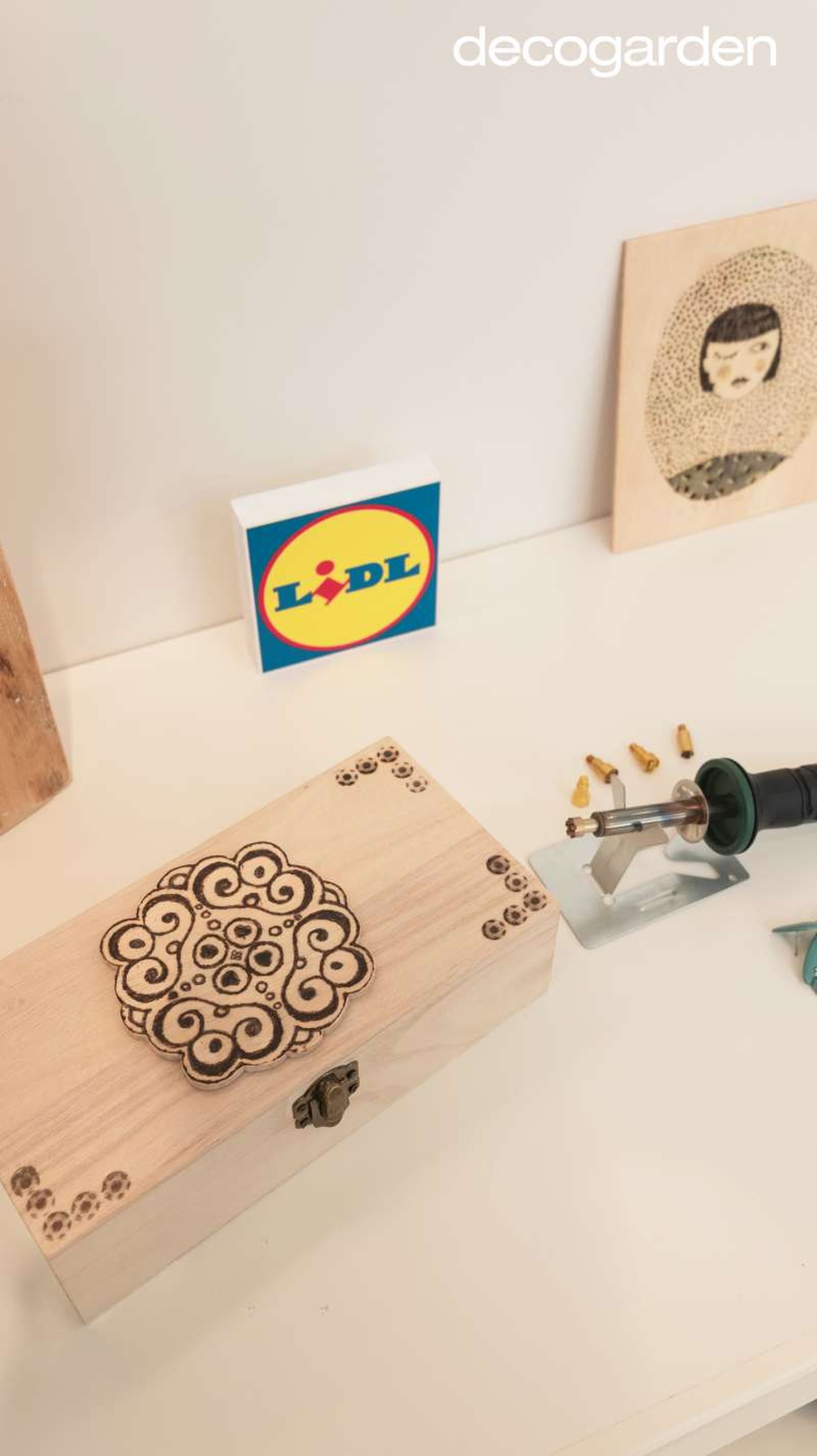 Joyero de madera artesanal y pirógrafo.