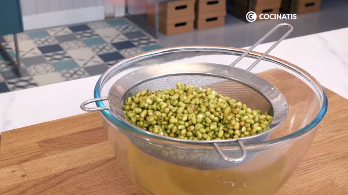 Escurrir soja en colador