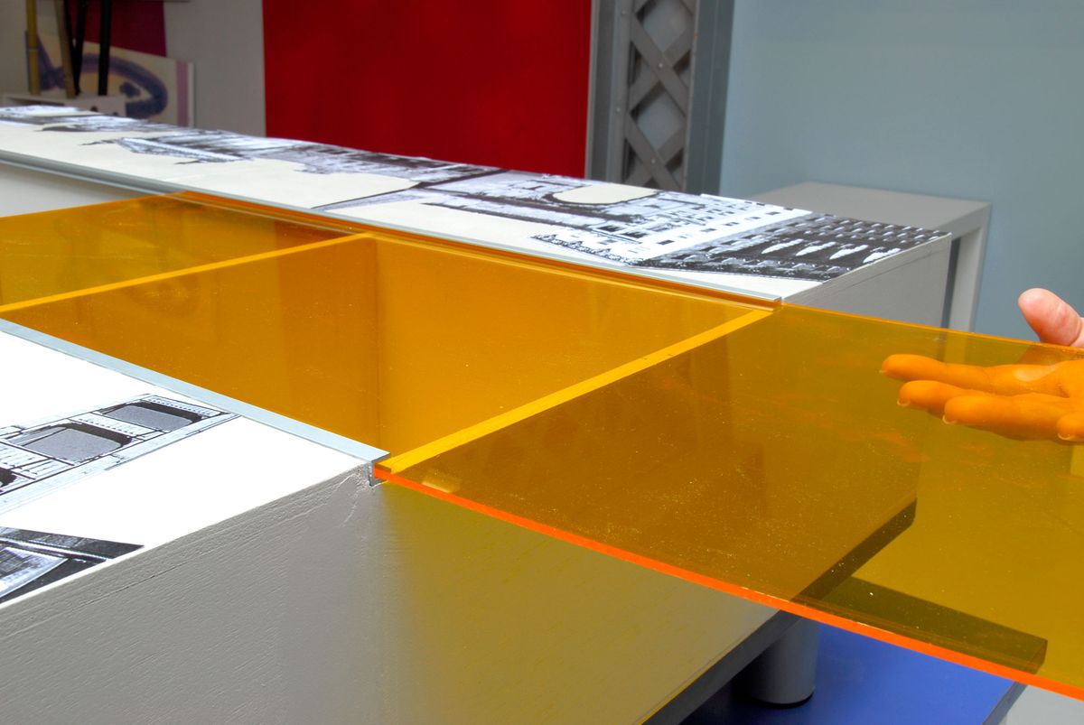 Mesa de centro decorada con la técnica collage paso 10