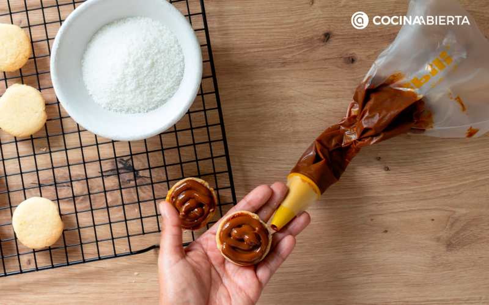 Rellena con dulce de leche