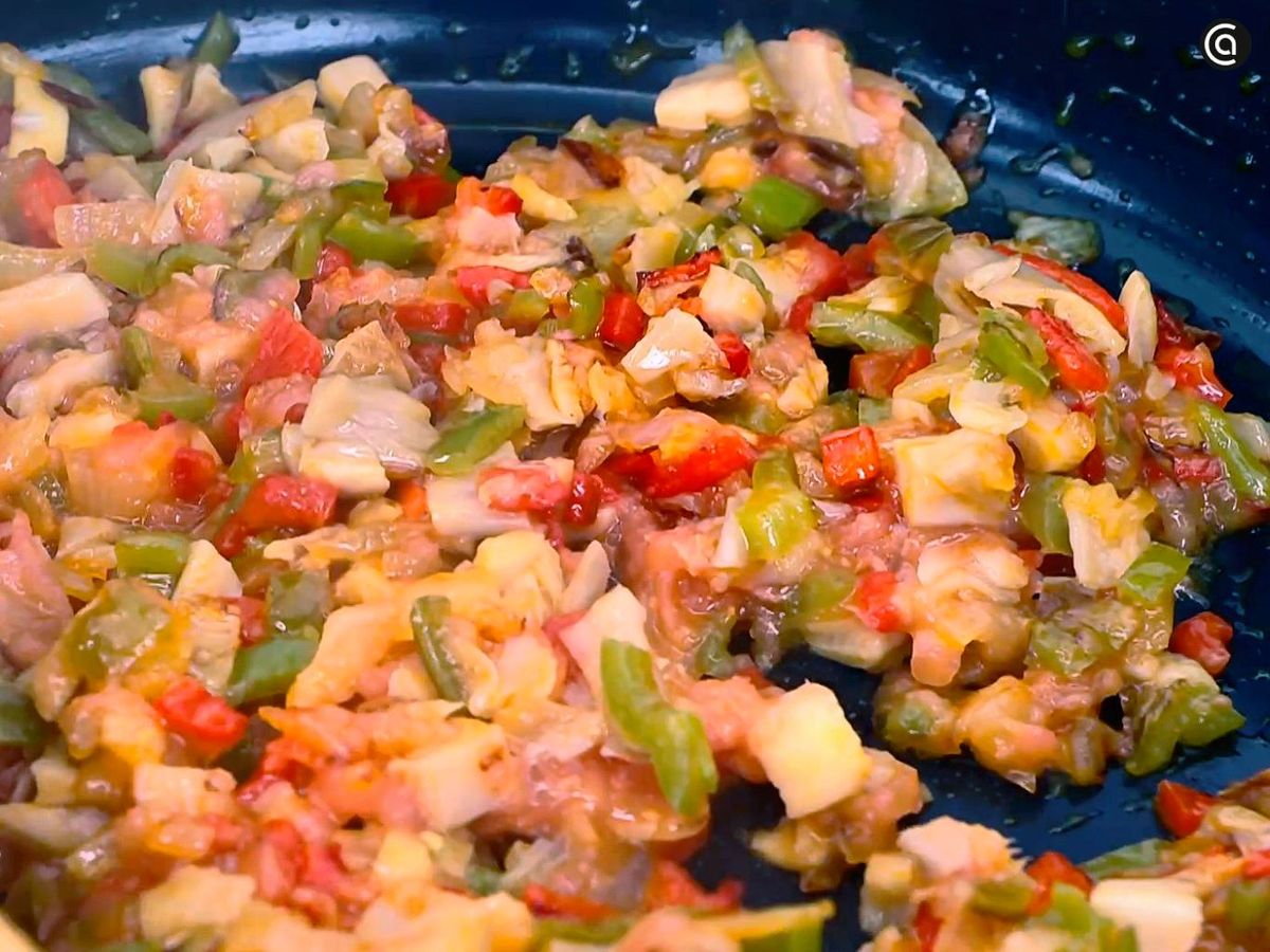 Sofrito de verduras para el arroz de otoño