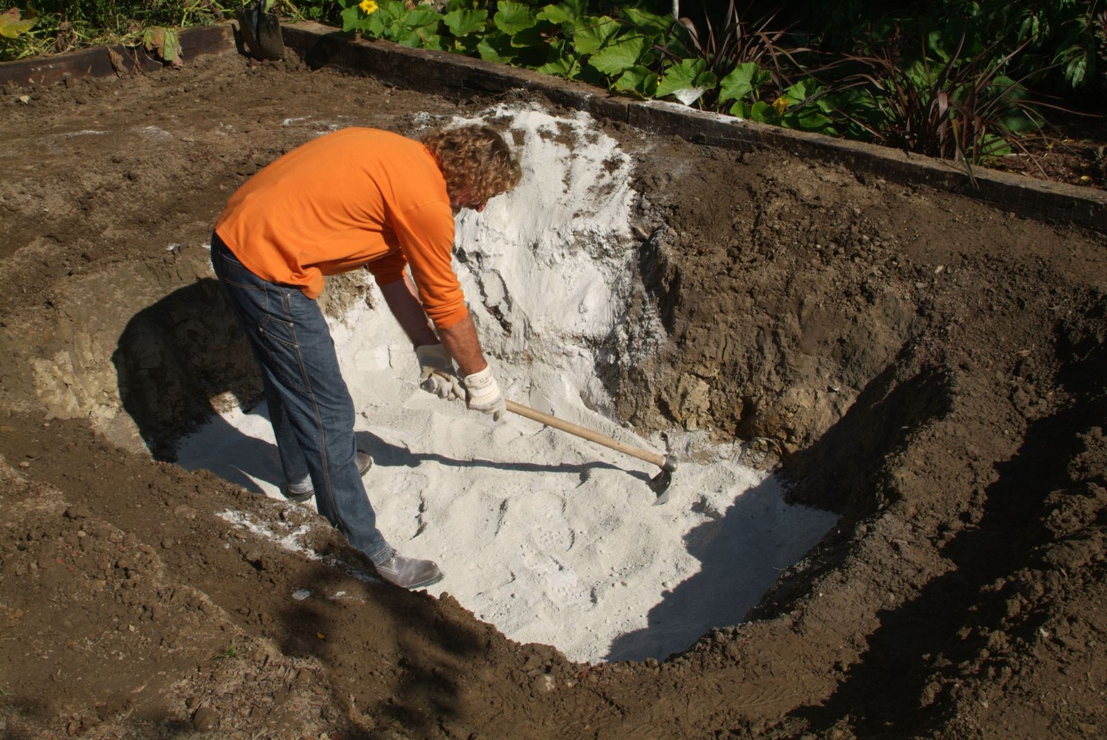 Cómo hacer un estanque para el jardín paso 2 Cómo hacer un estanque para el jardín paso 2