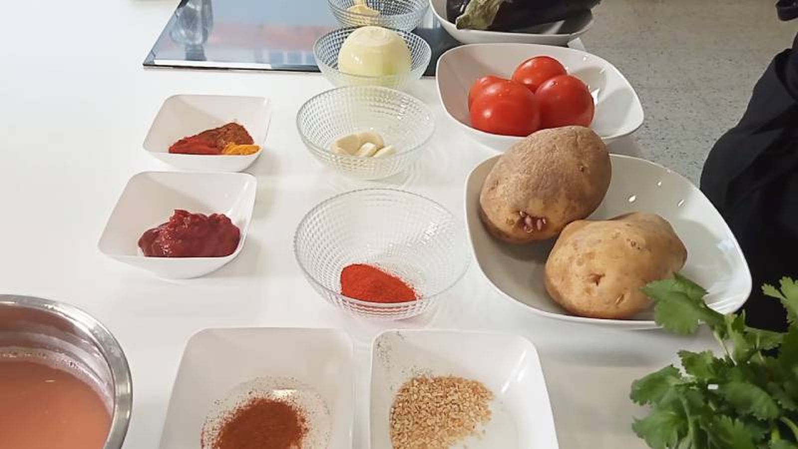Ingredientes para hacer lentejas rojas con berenjenas y patatas Ingredientes para hacer lentejas rojas con berenjenas y patatas