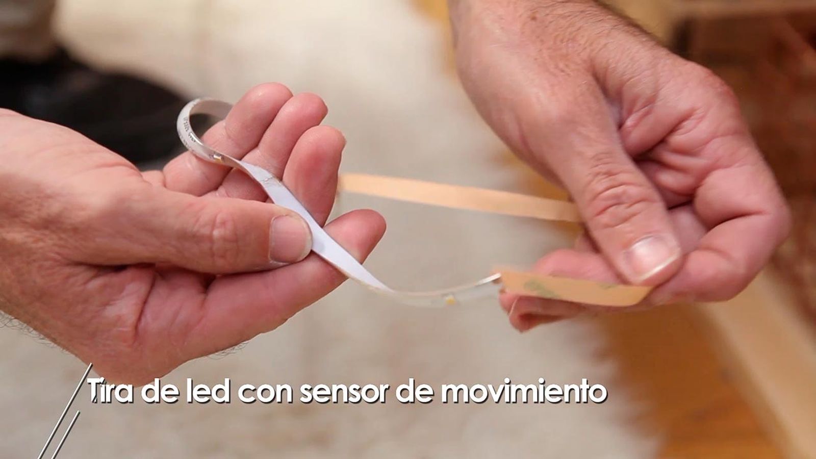 Como instalar tira de led con sensor de movimiento paso 2 Como instalar tira de led con sensor de movimiento paso 2