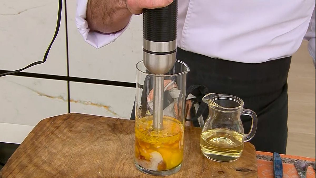 KARL66740320 langostinos crujientes con mahonesa receta joseba arguinano paso1