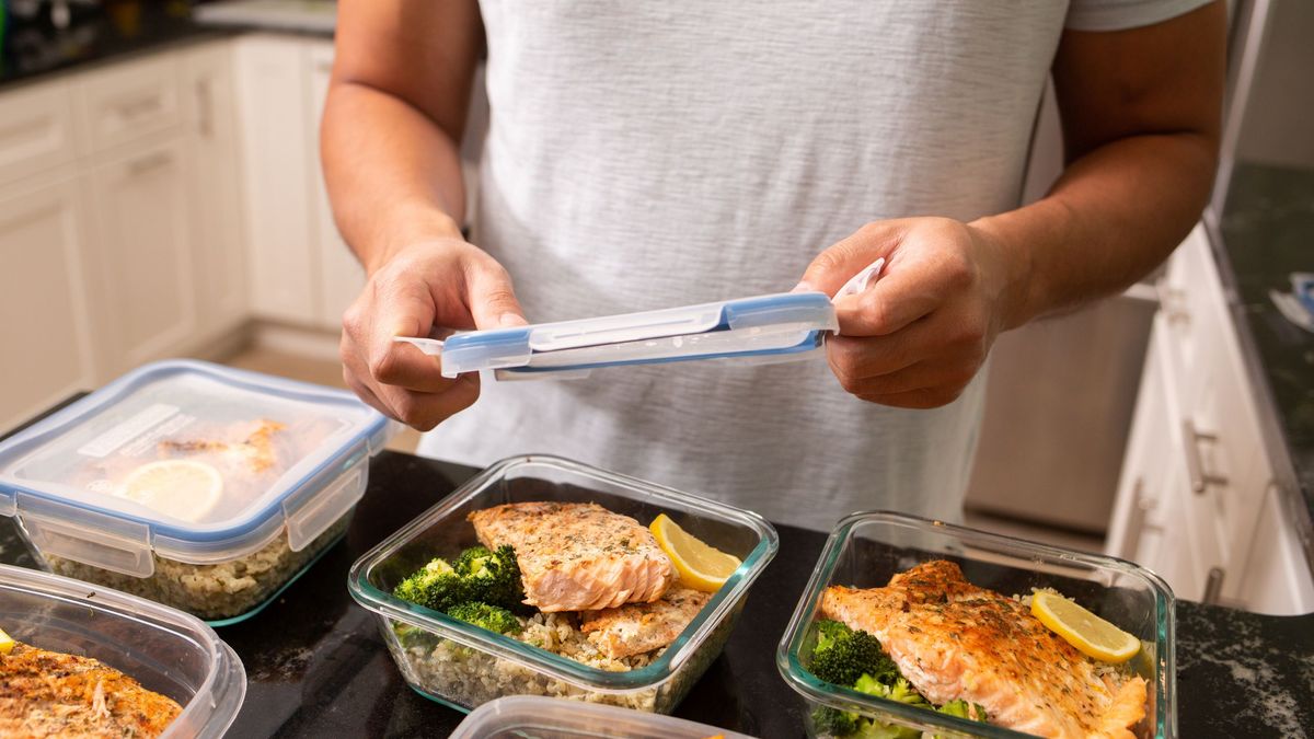 Cocinar más cantidad de la necesaria para aprovecharla al día siguiente es una práctica habitual en casa