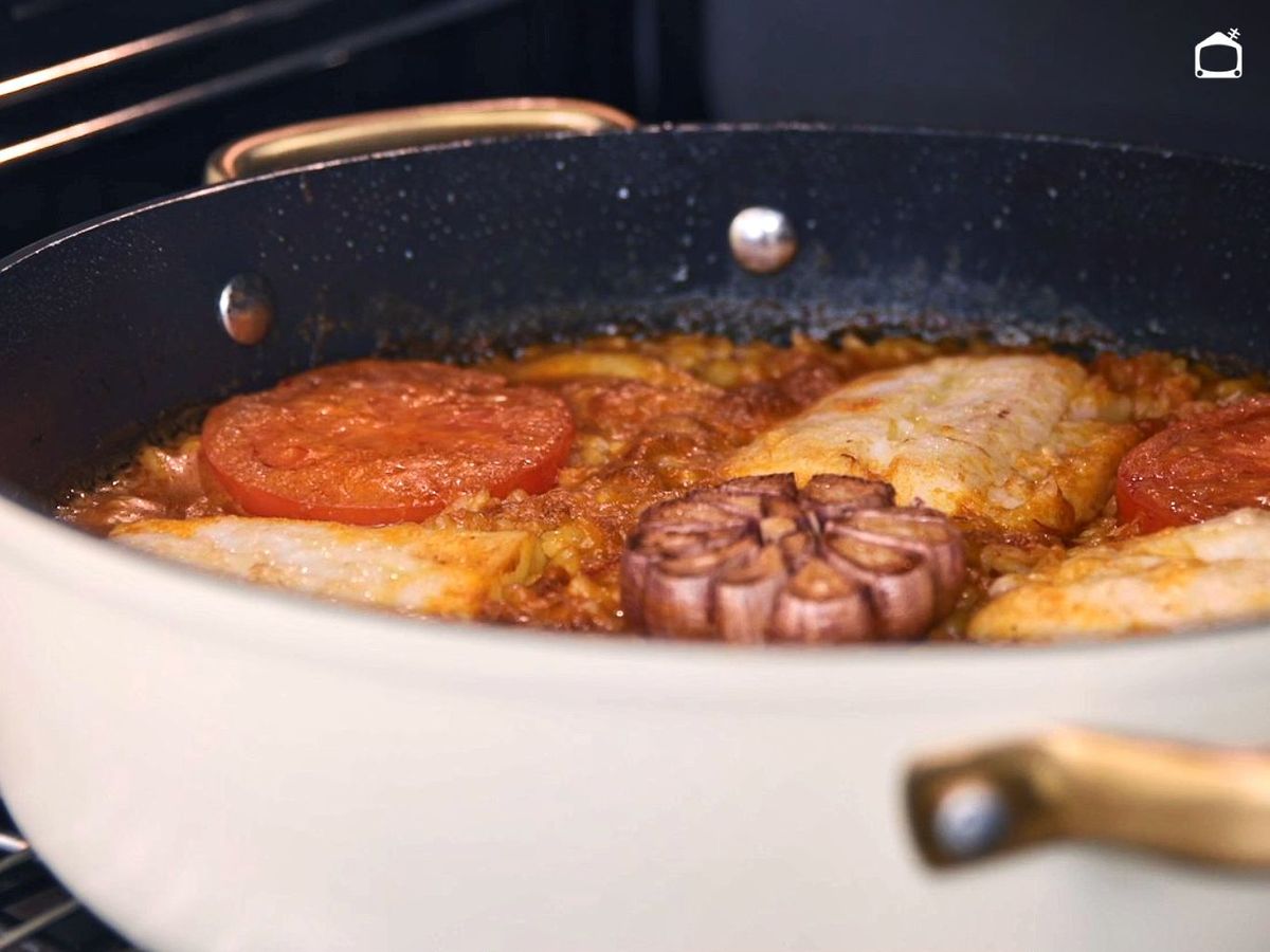 Cocina el arroz con bacalao al horno