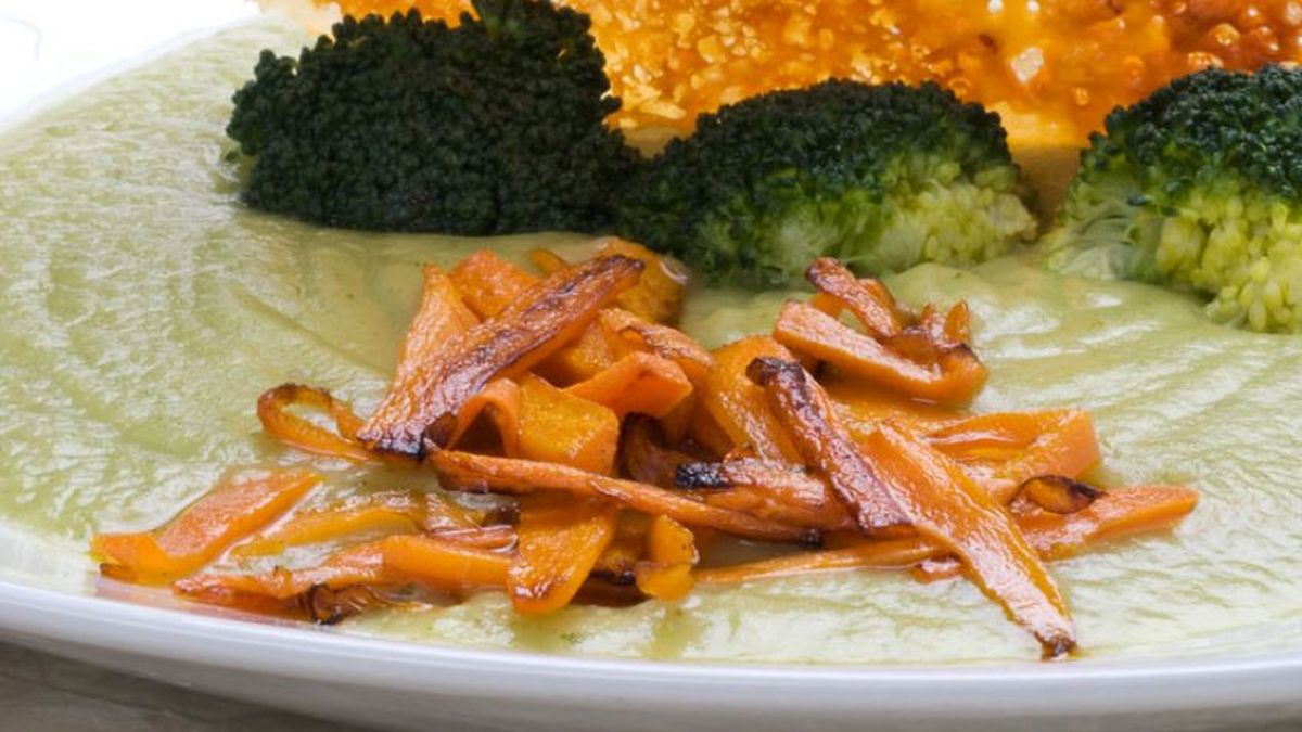 Crema de calabacín con verduritas y queso