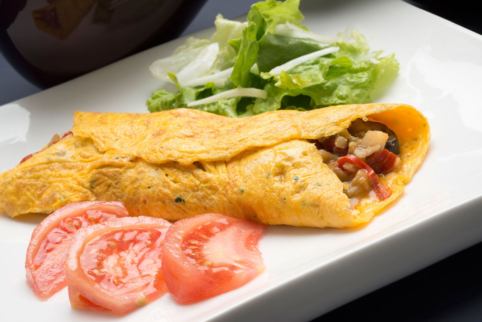 565 Tortilla rellena con ensalada de tomate (5180) xl 565 Tortilla rellena con ensalada de tomate (5180) xl