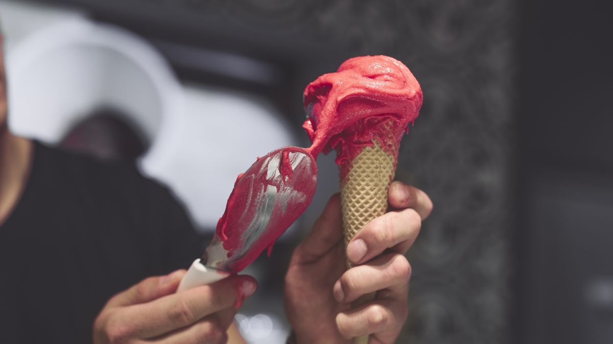 El gelato italiano se sirve con pala