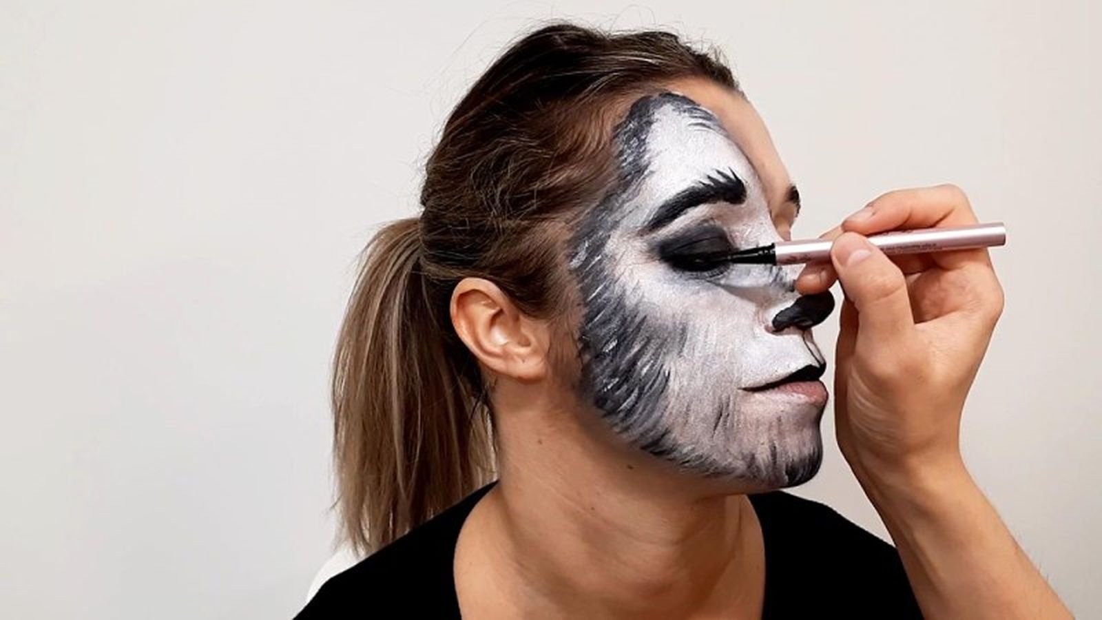 Cómo hacer el maquillaje de Caperucita y el Lobo - paso 5 Cómo hacer el maquillaje de Caperucita y el Lobo - paso 5