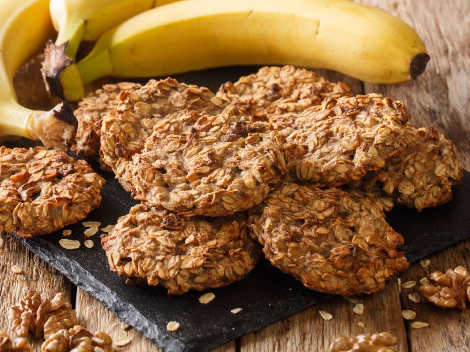 Galletas caseras de avena y plátano, una merienda saludable y fácil para el recreo. Galletas caseras de avena y plátano, una merienda saludable y fácil para el recreo.
