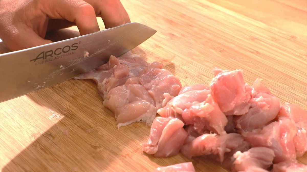 Yakitori, brocheta de pollo al estilo japonés  paso 1