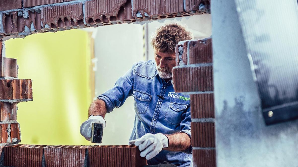Cómo cerrar un hueco en la pared paso 5