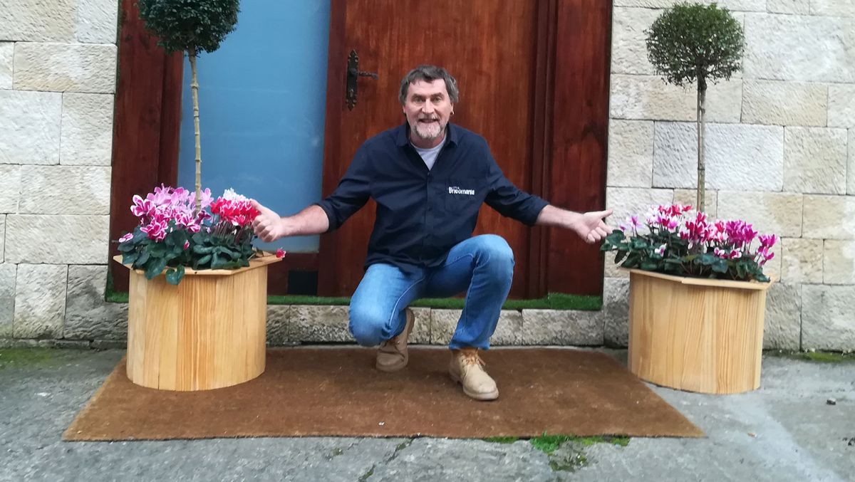 Cómo hacer una maceta con un bidón paso 13