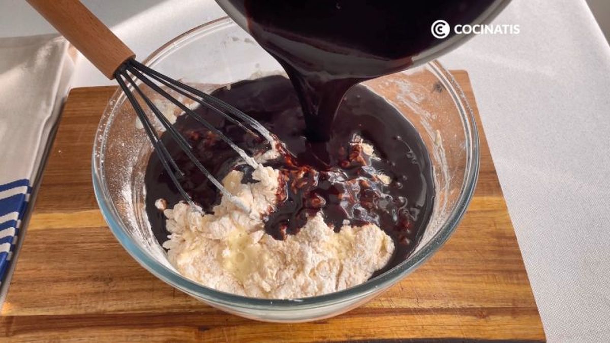 Preparamos la masa de la tarta