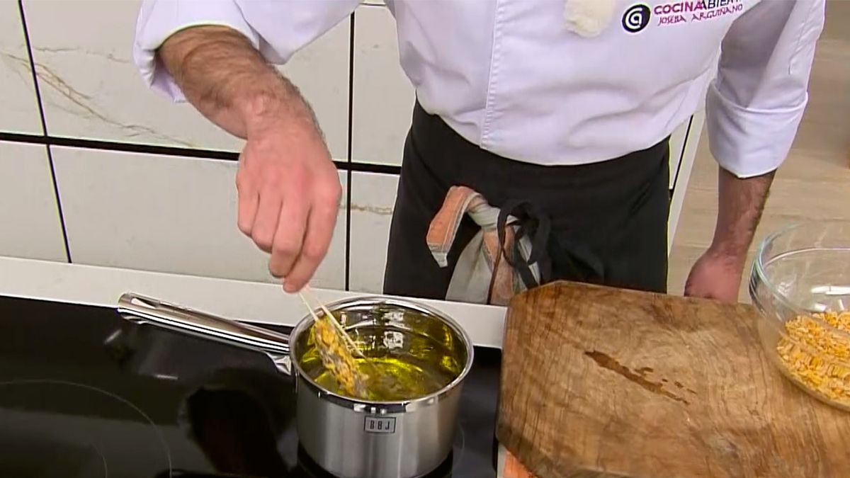 KARL66740320 langostinos crujientes con mahonesa receta joseba arguinano paso3