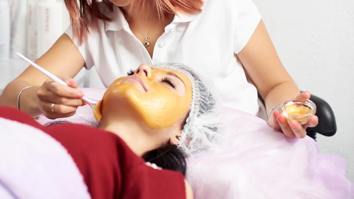 belleza mascarillas faciales de oro aplicacion