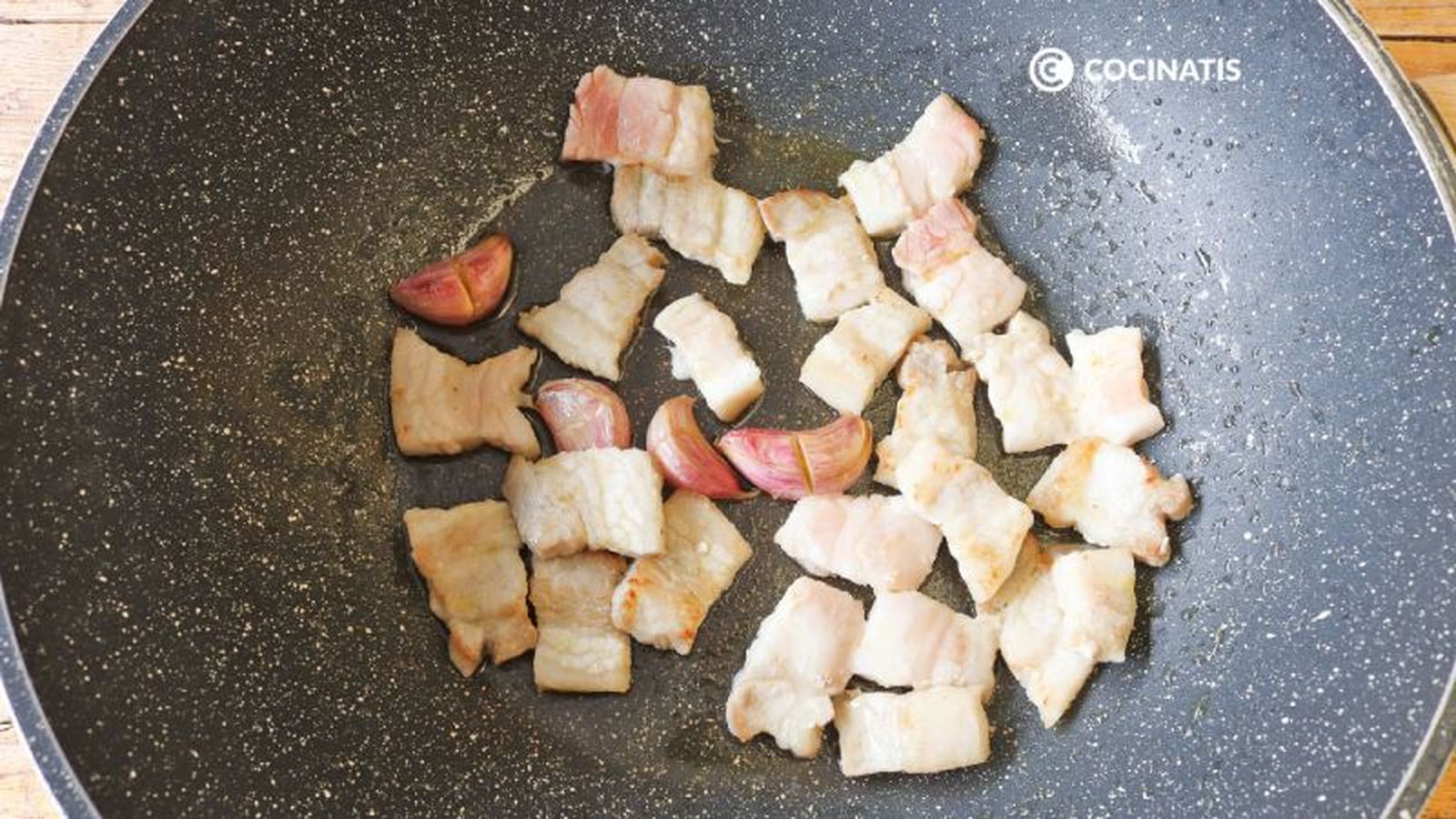 Panceta y ajo fritos para gachas Panceta y ajo fritos para gachas