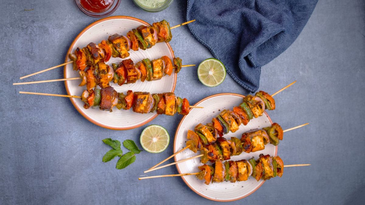 Brochetas de verduras y queso