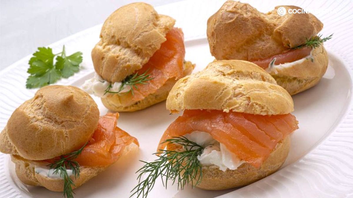 Petit choux caseros con salmón ahumado