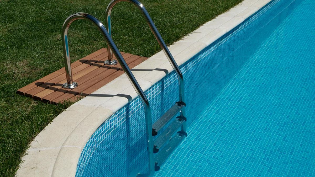 Colocación de escalera en piscina paso 16
