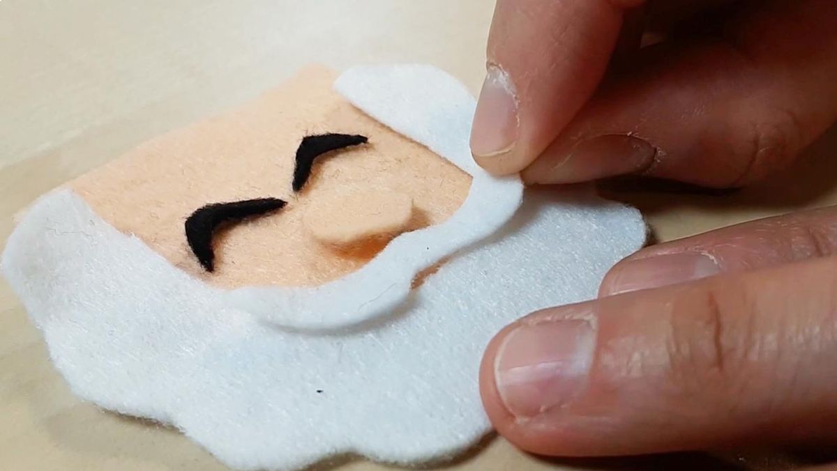 Paso 5 para hacer los Reyes Magos de fieltro.