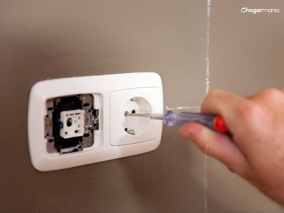 Retira los embellecedores