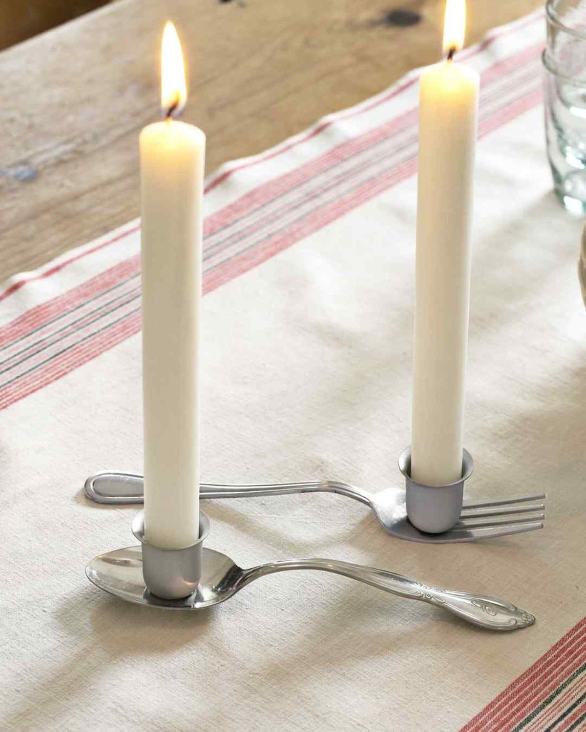 reutilizar cucharas viejas porta velas minimalista