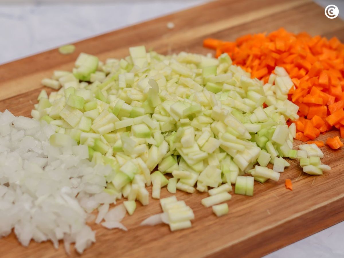 Picar las verduras para las gyozas