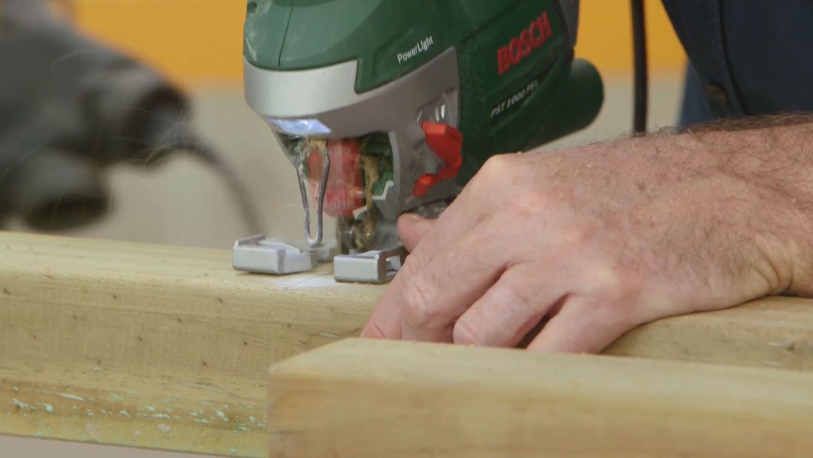 Como hacer una mesa de comedor con traviesas de madera paso 4 Como hacer una mesa de comedor con traviesas de madera paso 4