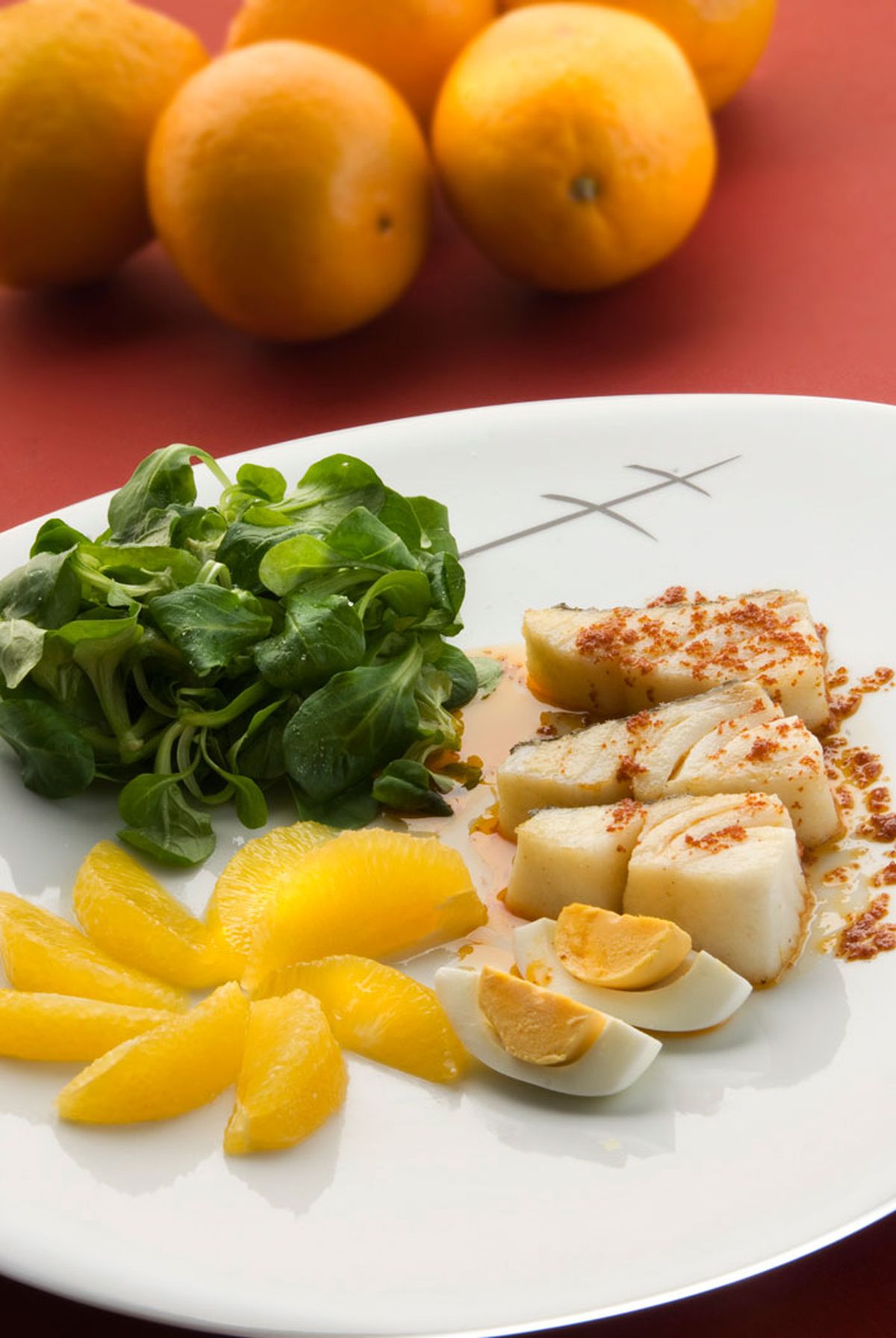 Ensalada de bacalao con gajos de naranja