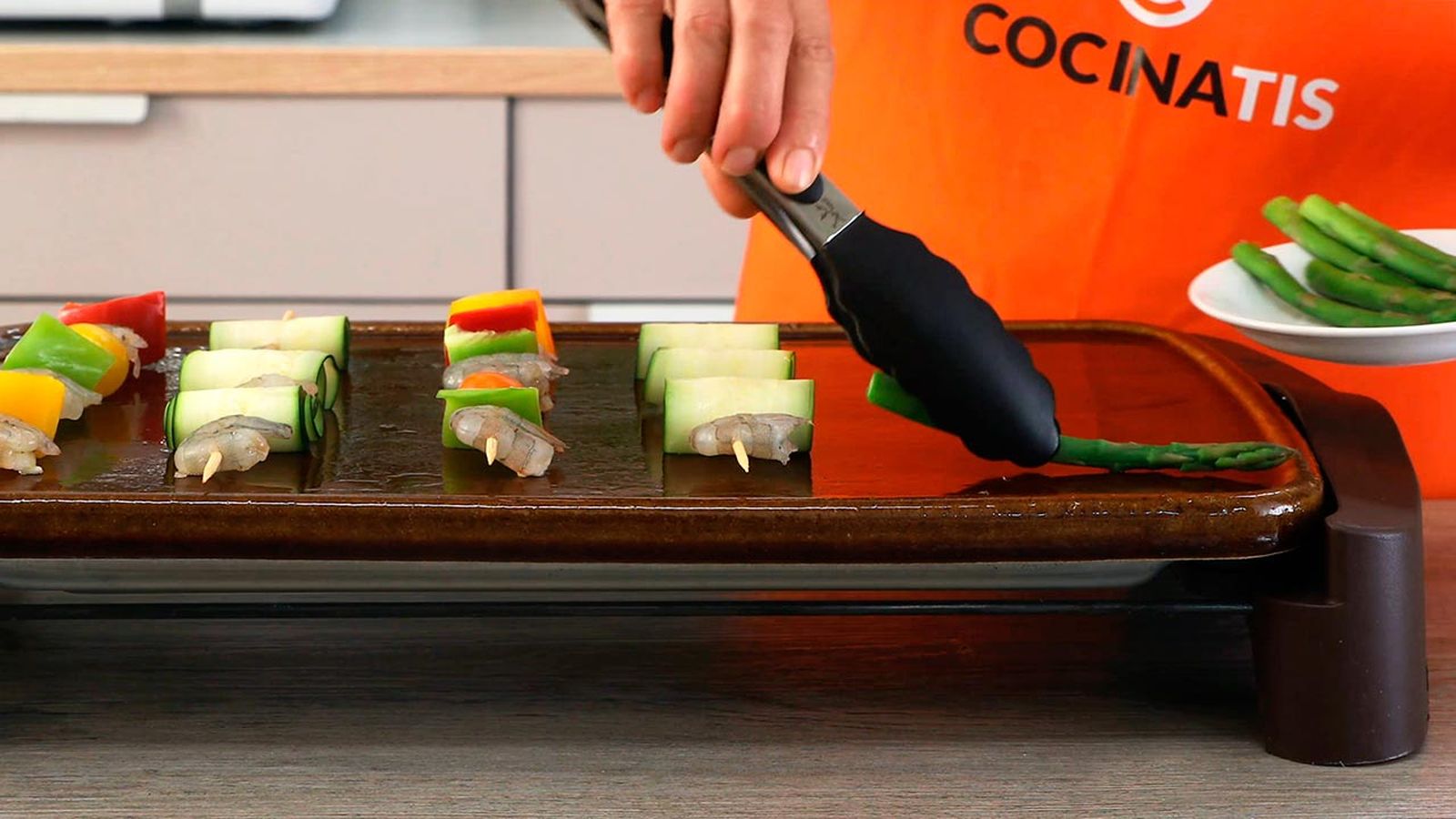 Receta de brochetas de langostinos con verduras a la plancha paso 5 Receta de brochetas de langostinos con verduras a la plancha paso 5
