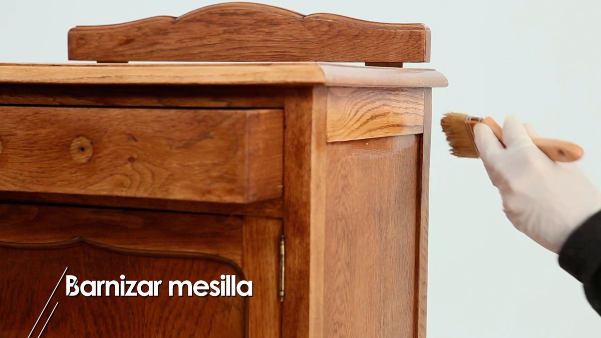 Barnizar mesilla de noche paso 4