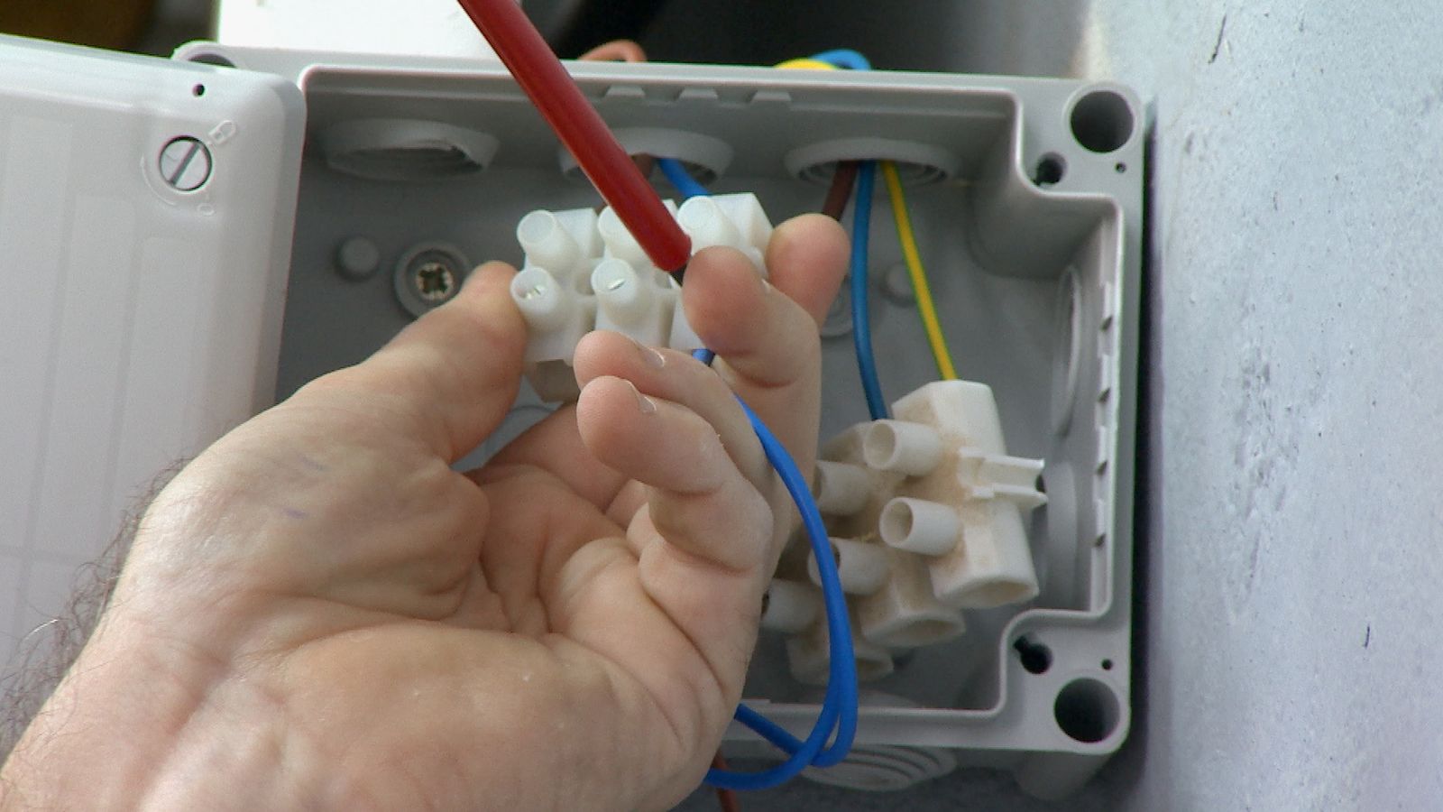 Instalación eléctrica de superficie paso 13 Instalación eléctrica de superficie paso 13
