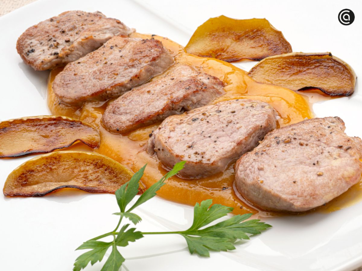 Solomillo de cerdo con puré de orejones, un plato festivo y otoñal con dulzor intenso.