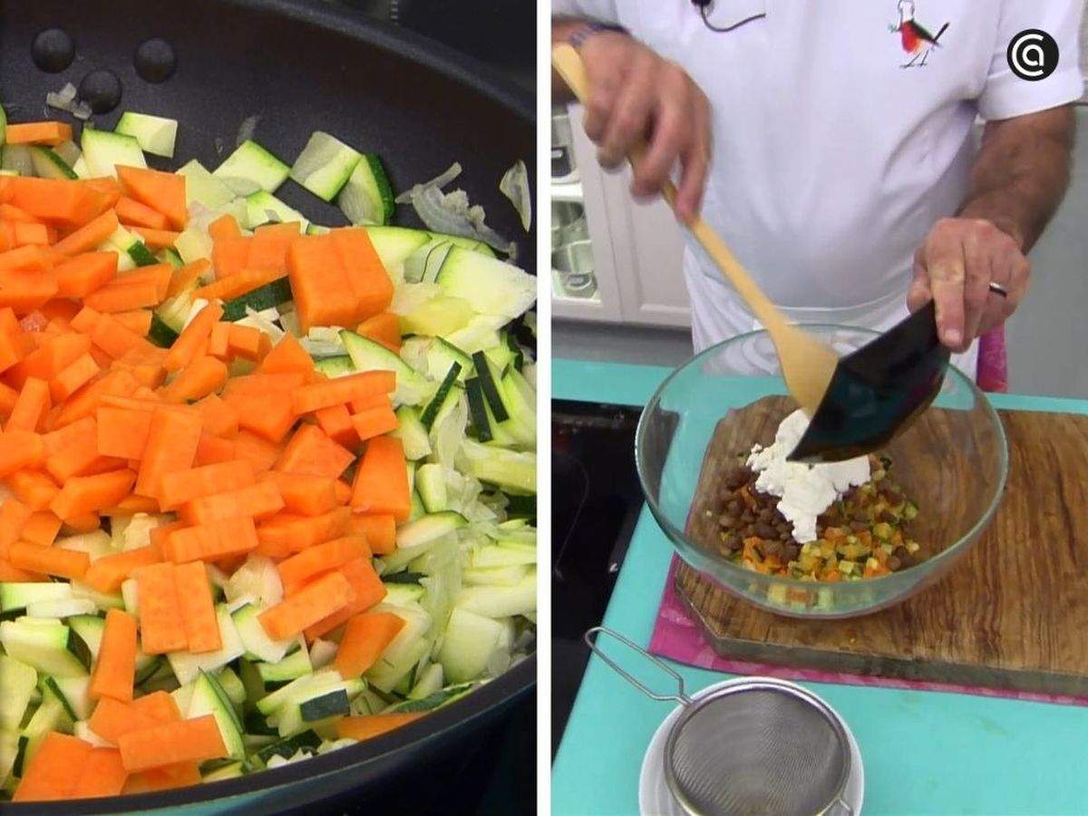 Prepara el relleno de los canelones en la sartén y mézclalo con el queso ricotta y las pasas hidratadas