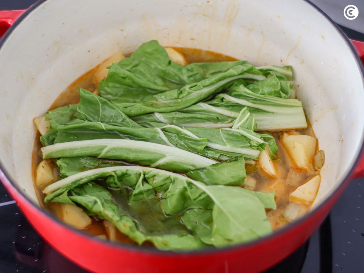 Cocer las acelgas para la crema de acelgas
