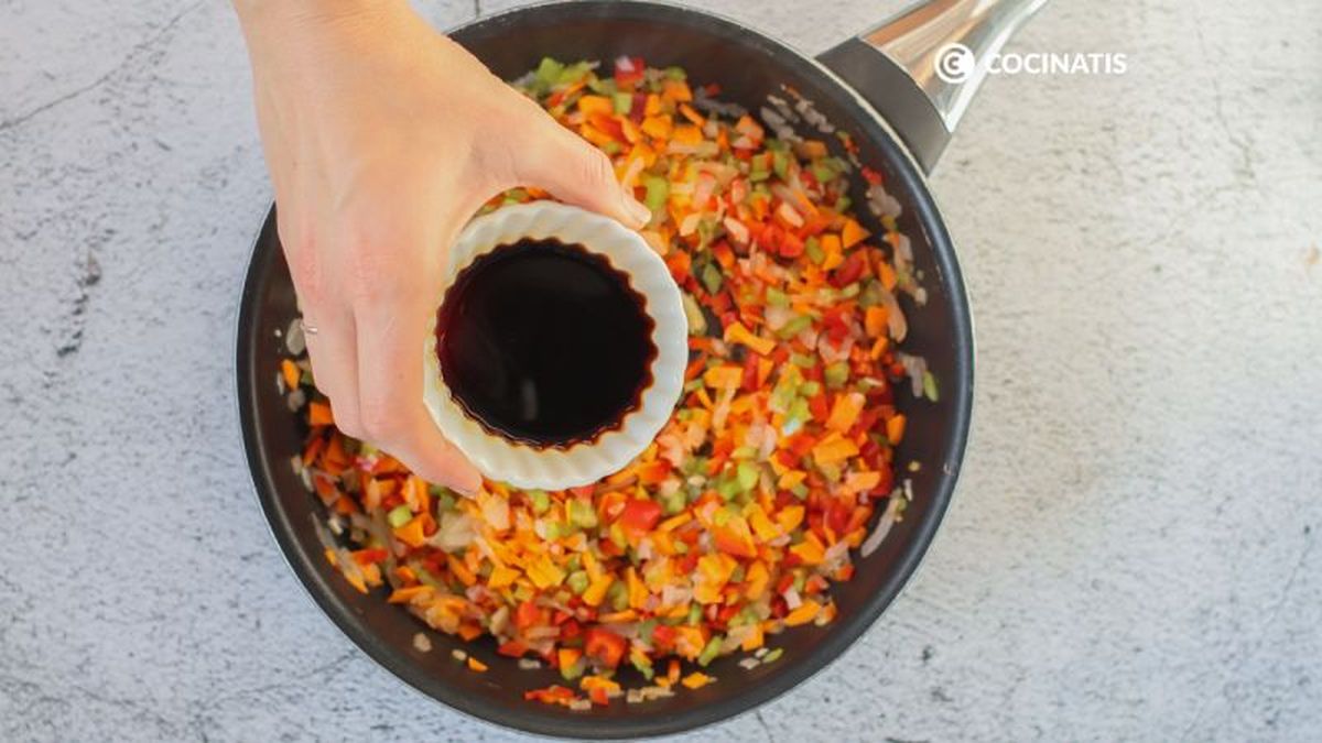 Agregamos salsa de soja a las verduras