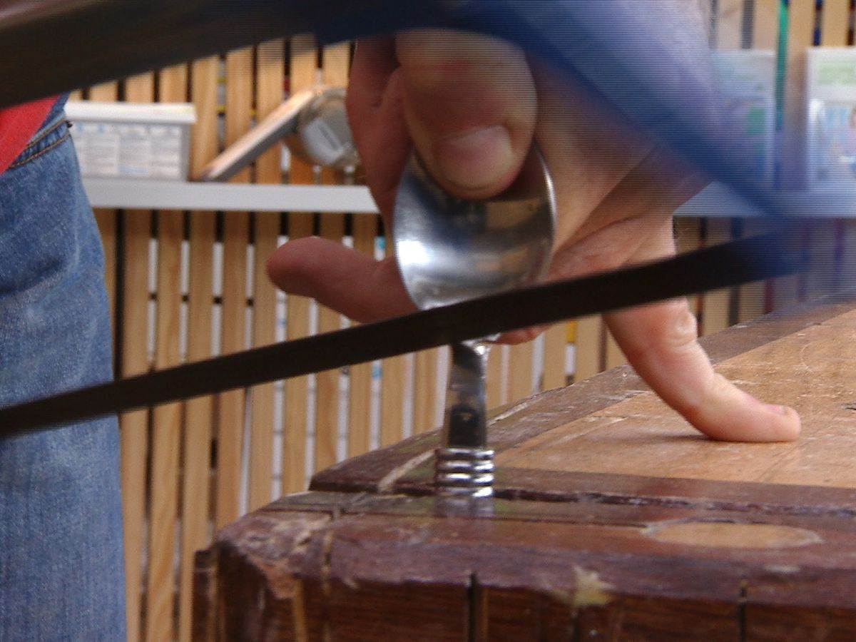 Cómo hacer un cascanueces rústico paso 5