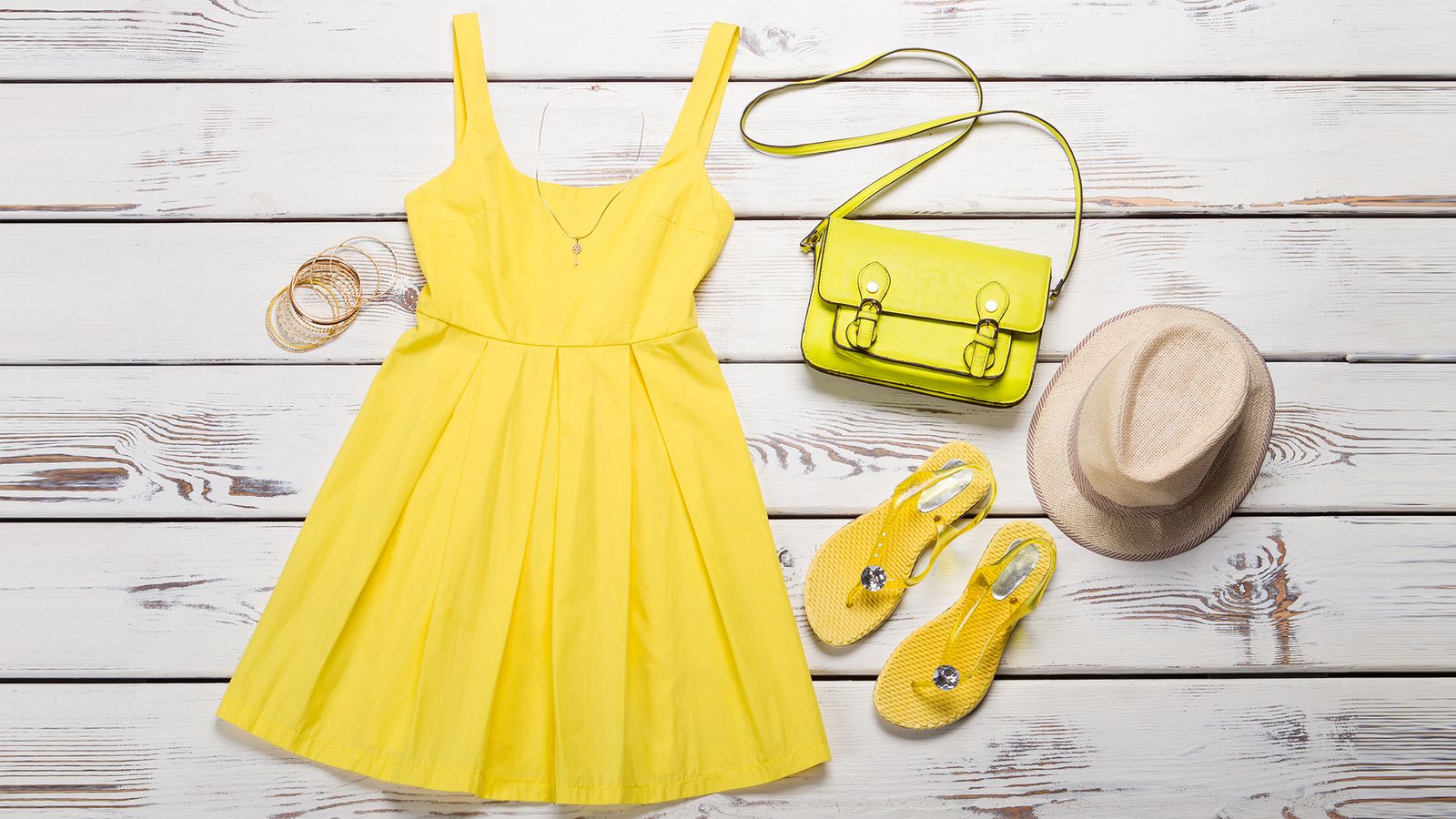 moda color amarillo