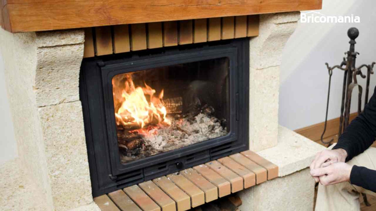 Una chimenea encendida Una chimenea encendida