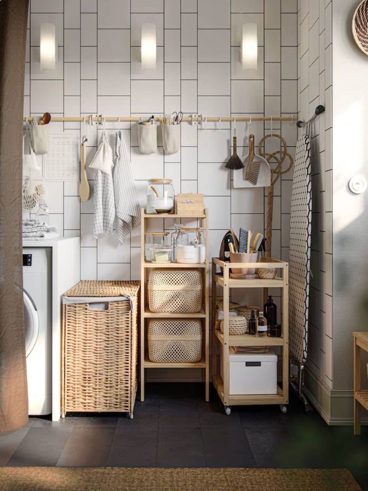 Mantener el orden en la lavandería en casa facilita mucho las tareas domésticas.