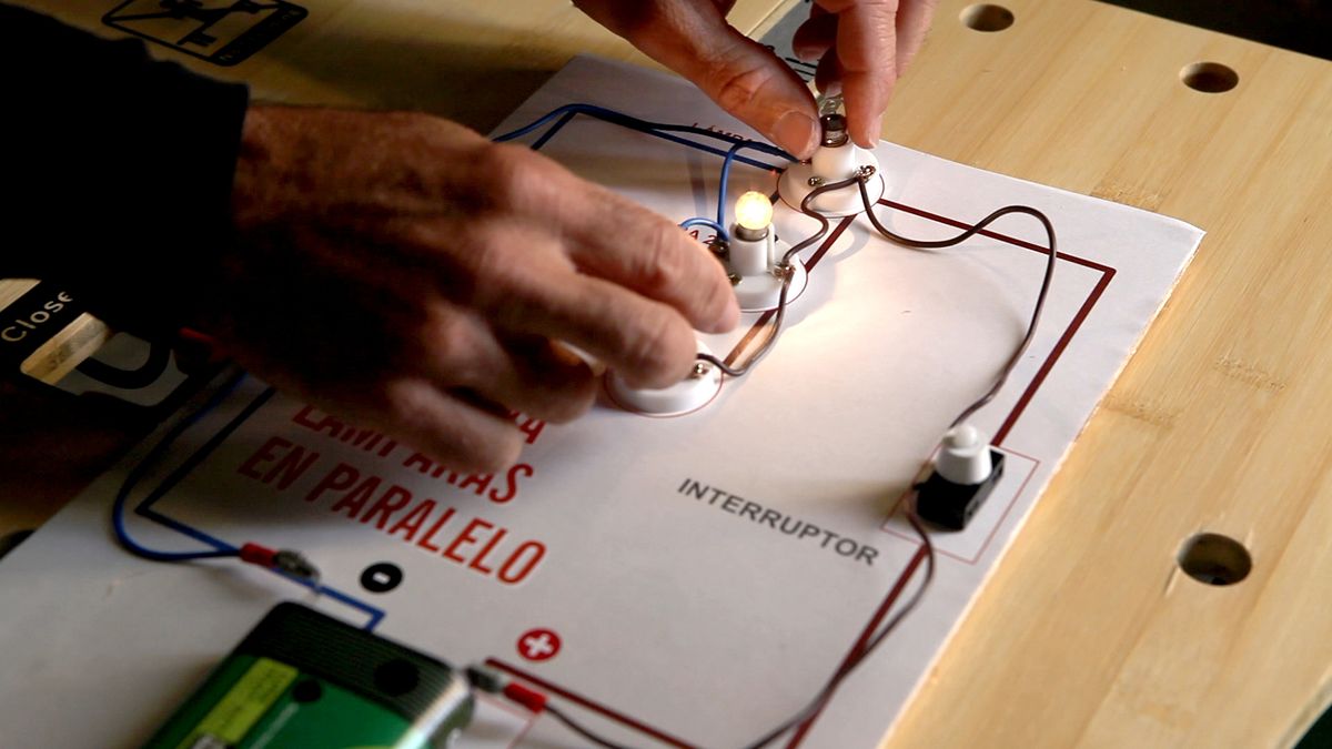 Circuito eléctrico en paralelo paso 9