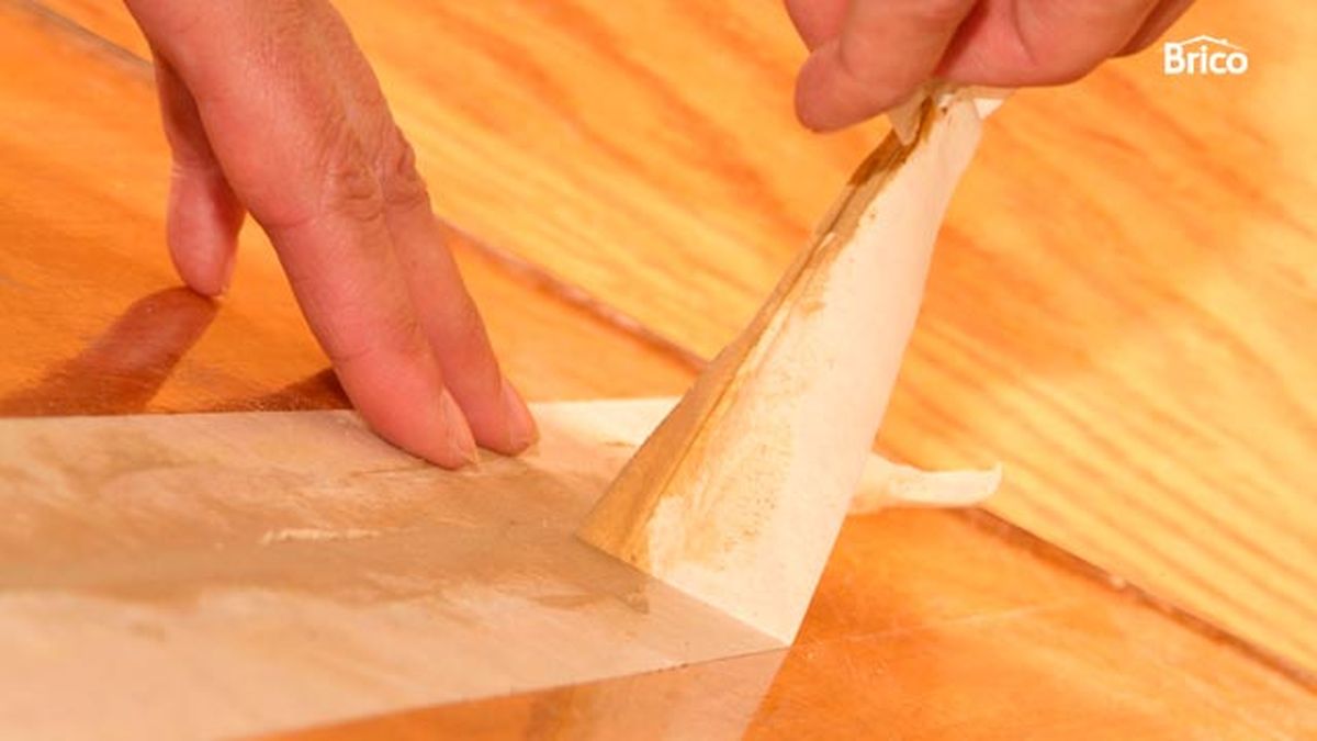 Sellado de juntas en suelo de madera paso 14